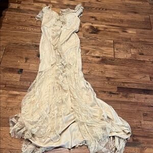 Elegant Cream Lace Evening Gown